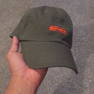 motives dad hat strapback